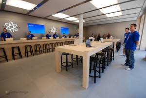 Secondo piano dell'Apple Store Via Rizzoli Bologna