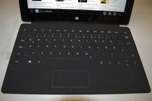 Microsoft Surface con Windows RT, particolare della tastiera touch - TheAppleLounge.com