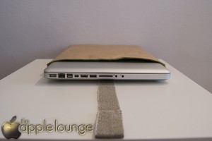 papernomad, MacBook 15'' sleeve (linguetta per estrarre il MacBook Pro 15'') - TheAppleLounge.com