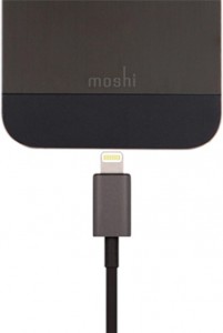 moshi USB cable with Lightning Connector con iPhone 5 - TheAppleLounge.com