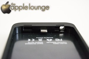 VaVeliero battery cover for iPhone 5, particolare del connettore lightning -TheAppleLounge.com