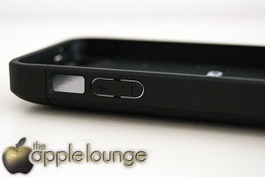 VaVeliero battery cover for iPhone 5, particolare pulsanti volume -TheAppleLounge.com