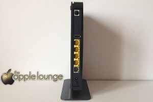 NETGEAR DGND4000 Modem Router Wireless N750 Dual Band, particolare posteriore di tutte le porte - TheAppleLounge.com