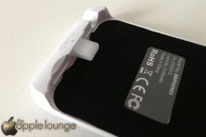 iPhone 5 Battery Bank Cover by Puro, particolare connettore Lightning - TheAppleLounge.com