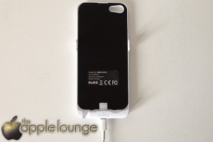 iPhone 5 Battery Bank Cover by Puro, prodotto in ricarica con cavo Lightning Apple (non in dotazione) - TheAppleLounge.com